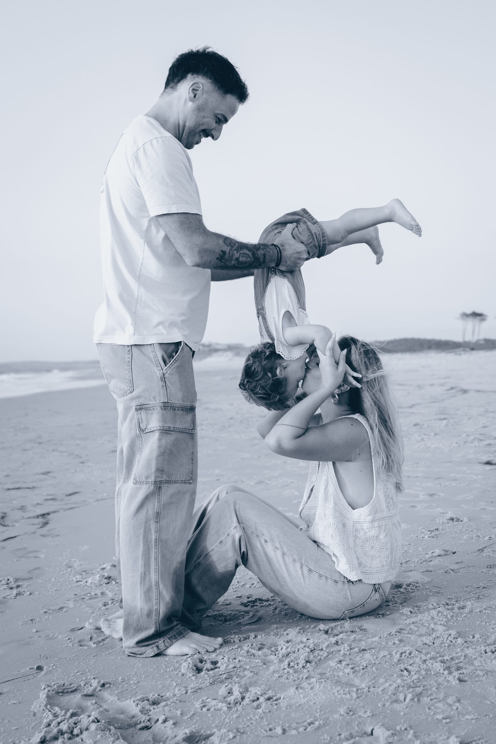 séance photo famille au coucher du soleil sur la plage la teste de buch