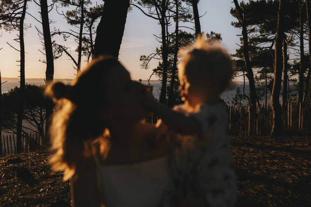 Séance photo famille pendant les vacances, coucher de soleil plage pereire à Arcachon